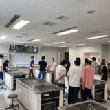 「ちはるふぁーむ×Tomozy’ｓ Farm×城西大学経営学部 辻先生ゼミ」コラボによる焼き鳥丼の試作（2023年6月8日）