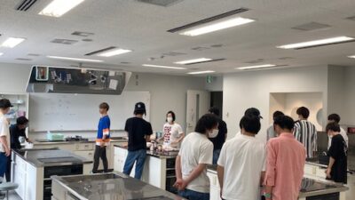 「ちはるふぁーむ×Tomozy’ｓ Farm×城西大学経営学部 辻先生ゼミ」コラボによる焼き鳥丼の試作（2023年6月8日）