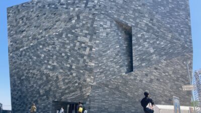 図書館？美術館？博物館？いいとこどりの角川武蔵野ミュージアム。～ほぼ月イチ夫婦フィールドワーク～（2025年4月30日）