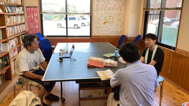 ゆる読書会「好奇心が刺激される本」(in マナビバ!本屋ときがわ町)を開催しました(2025年7月20日)
