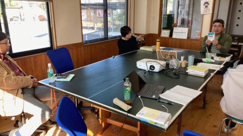 ゆる読書会「『自分が著者になって本を書いてみたいと思うテーマ』に関する本」（in マナビバ！本屋ときがわ町）を開催しました（2025年11月16日）