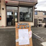 ハーブティーのMAHITOさんとデザイナー・イラストレーターのかりそめさんのコラボ個展にいってきました　～ キタサカまちづくり部 ～（2026年2月10日）